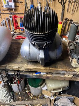 Jawa 250 motor - 9
