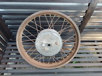 Zadní kolo na Jawu Kývačku 125-175 - 9