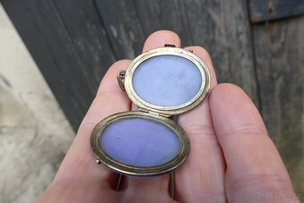 Zlatý otevírací medailon, smalt perly biedermeier - 9