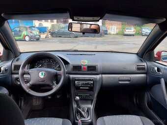 Škoda Octavia Combi 1,6i - 9