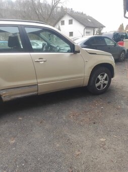 Suzuki Grand Vitara 2.0 4x4 benzín Zlatá metal - 9