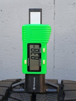 Pěkná zimní orig alu Škoda Kamiq 215/45/18 vzorek 8mm - 9