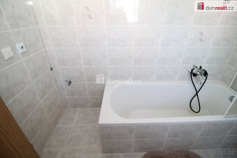 Pěkný udržovaný byt 2+1 v prvním patře rodinného domu ve Vel - 9