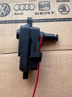 Zamok nadrze (Motorček) nádrže Audi/Volkswagen - 9