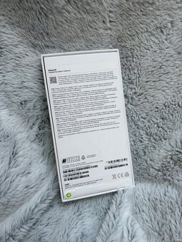 iPhone 15, 256GB, Green - 9