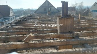 Staré trámy a rozebrání starých domů a stodol - 9
