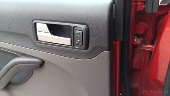 FORD FOCUS kombi 1.6i-74KW-benzín-GHIA - 9