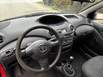 Toyota Yaris 1.0 VVT-i Klima Nová STK 5 dveří Rok 2005 - 9