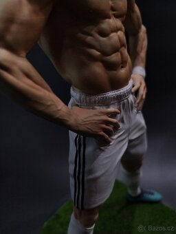 Cristiano Ronaldo - 9