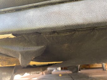 Koženková černá sedačka - 9