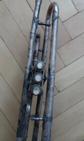 Starožitná trumpeta,mramorové hodiny,kovový dalekohled,kartá - 9