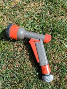 Zbytky stavebního materiálu a různých věcí - 9