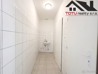 Pronájem komerčních prostor 200 m2, Jaroměř, Husova ulice - 9