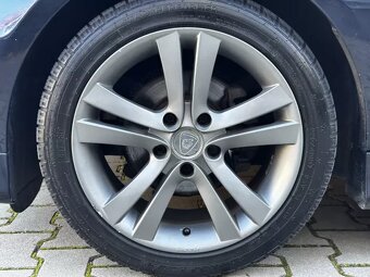 BMW E90 320i 110kW Xenony ALU R17 Tempomat El. tažné - 9