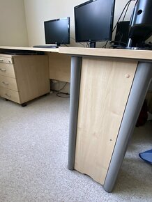 Rohový kancelářský stůl s kontejnerem - 9