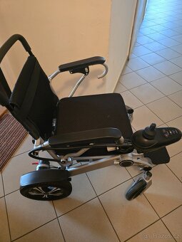 Prodám levně skládací elektrický invalidní vozík - 9