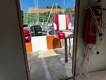 Kajutová motorový člun - 9