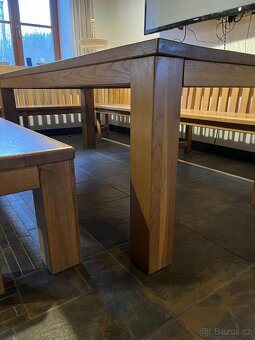 Velký dubový stůl a lavice - 9