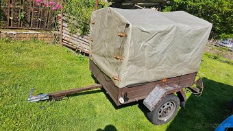 Přívěsný vozík po servisu - 2x plachta + klíny - 9