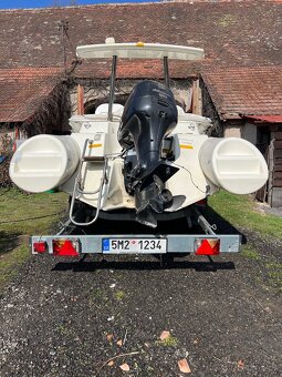 Motorový člun BRIG - 9