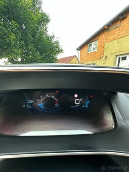 Peugeot 2008 SUV - 9