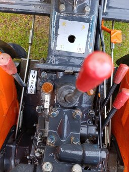 Malotraktor Kubota B7000 - 9