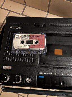 SONY. Kazetový magnetofon - 9