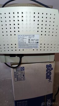 CRT monitory 15/17" - 9
