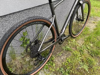 Giant Revolt custom build - 9