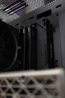 RX 9070 / i5 14400F / 32GB - 9