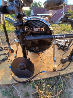 Roland - 9