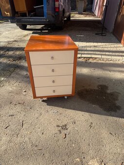 Psací stůl a kontejner - 9