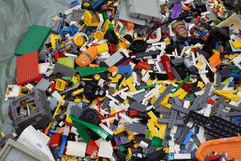 Lego 24,7 kg + návody - 9