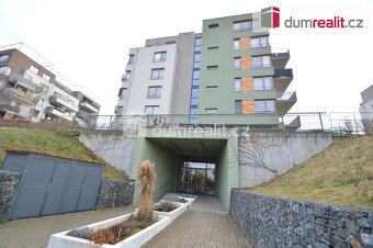 Pronájem 1kk 35m2+60m2 předzahrádka P9 Hloubětín Modrého - 9