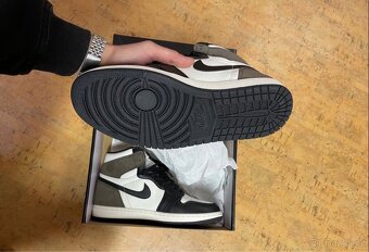 Jordan 1 High Dark Mocha 43 - 9