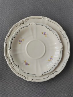 Klasická porcelánová čajová sada s jemným květinovým decorem - 9