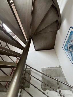 Prodám točité železné schodiště - 9