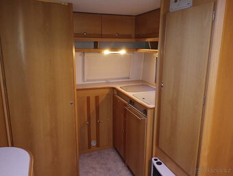 KIP č.147 Rok 2001. Pro 3 osoby. 12V+baterie. 960kg.100km/h - 9