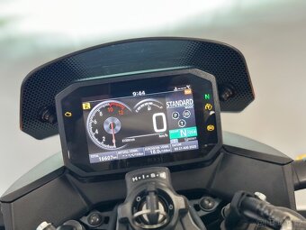 Honda CB 750 Hornet - 9