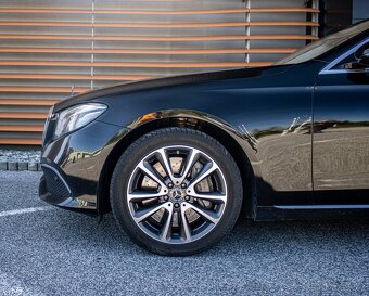 Mercedes-Benz E trieda Sedan 400 4MATIC A/T - 9