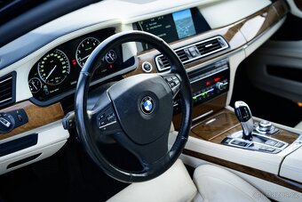 BMW 750i xDrive, 4.4 V8 Biturbo, 300kW, 2011 - 9