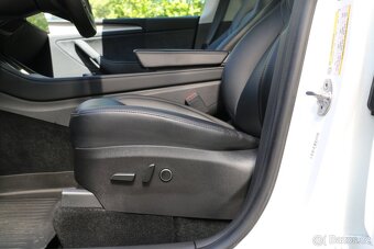 Tesla Model Y Performance Berlín, Tažné - 9