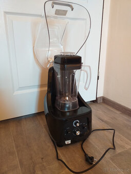 Smoothie mixér s odhlučňovacím víkem - 9
