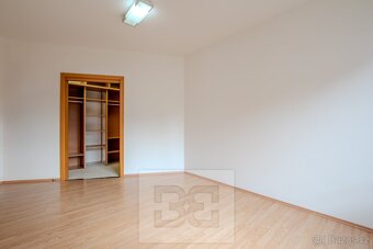 Prostorný byt 2+kk, 52m2 s balkonem a garážovým stáním – Záb - 9