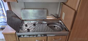 Karavan Knaus Sudwind 550, palandy, WC, TV. - 9