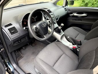 Toyota Auris 1.33i 73kW, ČR, 9/2011, 2.maj. Nové STK - 9