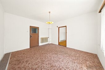 Rodinný dům s udržovanou zahradou v obci Vojkovice – ihned k - 9