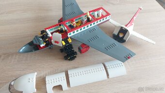 Lego velké letadlo - červenobílé - 9