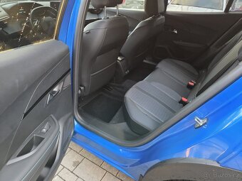 ZÁNOVNÍ PEUGEOT e2008 ALLURE 100kw naj.15.900km SoH 95% - 9