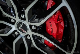 Chevrolet Corvette - 9
